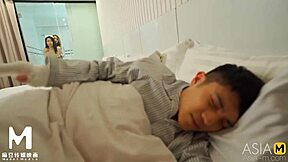 亚洲护士在丈夫面前做肛交