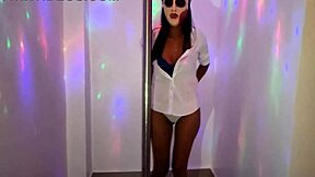 Soy Sucia Soy Caliente Soy Estudiante La Morena Realiza Un Baile Despues De Las Clases Debajo De La Falda Se Le Observa Una Bagina Prieta Y Mojada Porno Casero De Estudiantes