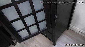 毛茸茸意大利18+妹吊起自慰继姐围观禁忌硬核