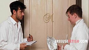 Mira Monroe 在免费使用科学实验中 – 想加入吗？