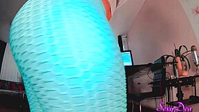 Wow! Mature brunette with big ass craves her hairy cunt filled up now!