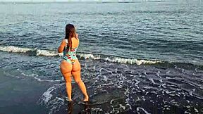 Amateur Teen With Big Ass Shows Pussy On Public Beach