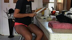 早餐前猛操紧致黑发妹