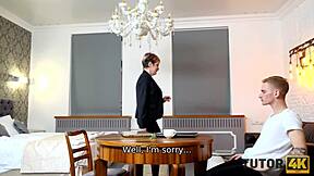 Tutor4K短发熟女把骚逼给18+小伙狂操