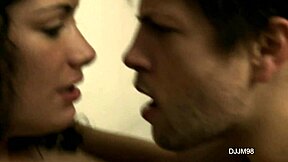 火辣18+少女三人纹身女星户外猛干