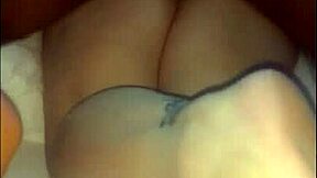 peguei a rabuda de jeito e gozei dentro na webcam pública