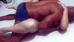 peguei a rabuda de jeito e gozei dentro na webcam pública