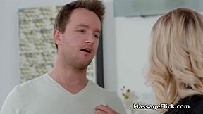 gf in lobby getting sucked by hot masseuse