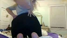 Big Butt White Girl Teases In Webcam Show