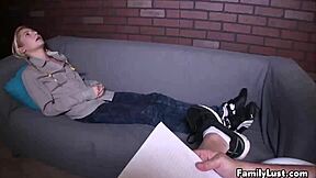 饥渴娇小18岁啦啦队长操大屌