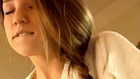 嘿宝贝，像专业人士一样骑这个老男人的鸡巴！