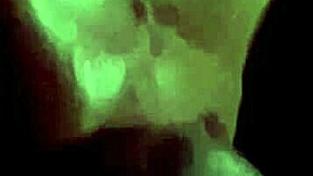 aluna novinha aprendendo a mamar com o professor no escurid�o do netflix