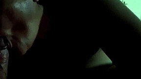 aluna novinha aprendendo a mamar com o professor no escurid�o do netflix