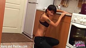 I'm Your Tomgirl Neighbor In Tight Jeans, Come Over!