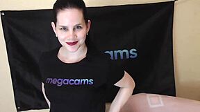 Anna，你的美脚准备好踩奴脸热辣手足交了吗？