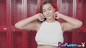 Big booty teen Roxie Sinner poses in stockings