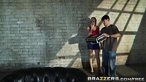 我是Phoenix Marie，在办公室丝袜中当个不可思议的荡妇