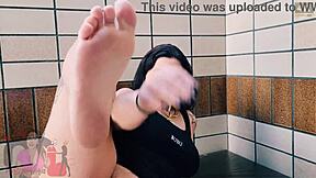 Check out the most perfect feet for you fetish lovers
