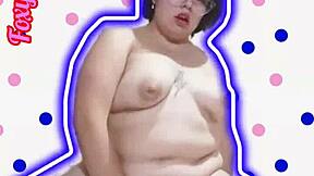 Chubby Latina shakes her ass like a wild beast in solo action.