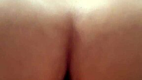 瘦大屁股18+妹子骑老男人鸡巴爽翻？