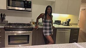 Kendale secretly meets her best friend's girlfriend