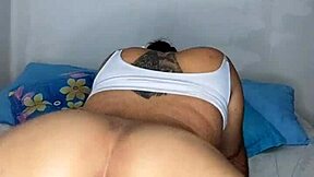 Wow! Colombian Babe Seduces with Huge Pussy and Dirty Talk!