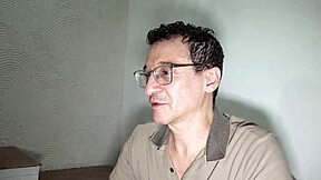 舔同学屄老师围观后猛肏她屁眼