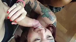 Chamamos os homens da festa para fazer uma fila de boquete e no final me deram uma surra de rola na cara