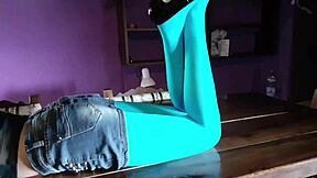 分享Laura2021高跟丝袜自拍合集30分钟