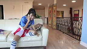 May Lee骑两个大黑鸡巴，疯狂群交！