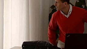 18+嫩妹狂吸老男友大屌