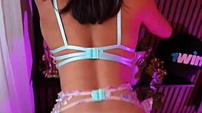 顺从贱货拍首部AV猛扭屁股