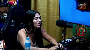 A novinha da Privacy avalia o pau do Ruan no podcast - Luuh Barbosa