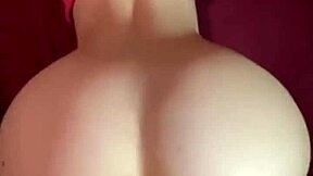 她乞求硬屌骑乘位，自制绝望真实粗暴！