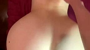 她乞求硬屌骑乘位，自制绝望真实粗暴！