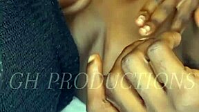 真实非洲夫妇热辣前戏互相按摩身体