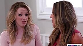 嫉妒后妈渴望舔18+继女光滑宝贝