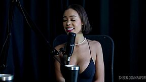 Alice Vasconcelos和Raphaela Savanah Papo Prive荡妇交换狂欢