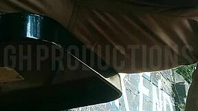 撩裙玩公園非洲18+騷貨 公開熱吻 😏