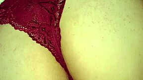 Le lleno de leche las nalgas de mi esposa