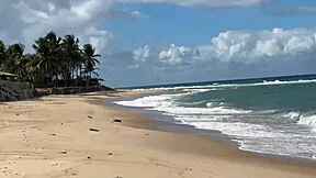 duas gostosas aproveitam a praia da enseada dos corais em cabo pe, que delícia! 😍