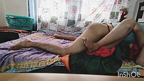 嘿，印度女佣，这大早上的就馋我的大鸡巴了，是吧？