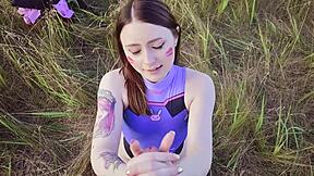 The sexy cosplayer takes a big cock in her mouth and makes it cum