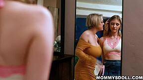 Dee Williams问Melody Marks什么让你真正美？女同手指玩穴中