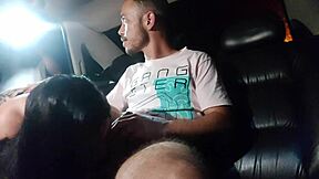 esposa gostosa chupa enquanto uber fode cu