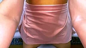 el estudiante invitó a la madrastra a su cuarto y terminaron en acción intensa