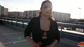 Missy Monroe和Mia Bangg玩肛交加传教士位