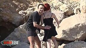 瘦弱法国辣妹Mahylis和Alex海滩狂野猛干！