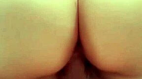 性感后妈坐在继子上