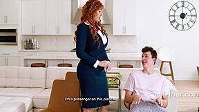 Lauren Phillips的狂野空姐角色扮演与Josh Rivers